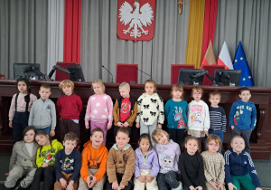 Zdjęcie wspólne na sali obrad