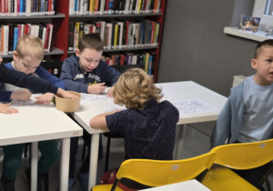 Dzieci śpiewają kolede