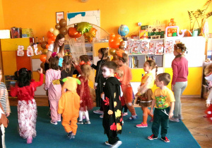 Dzieci na Balu Jesieni.