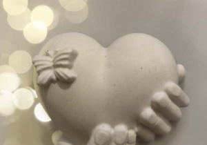 Serce z gipsu do pomalowania.