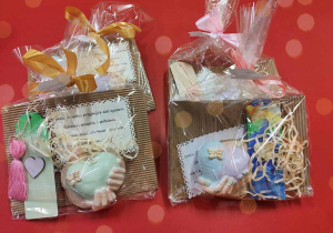 Prezenty zapakowane i gotowe do wręczenia.