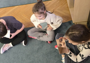 Dzieci parują lusterka