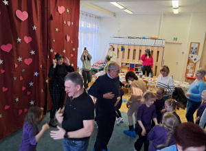 Taniec Babć i Dziadków w grupie III