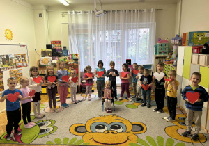 Dzieci śpiewają sto lat