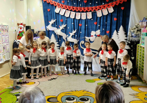 Dzieci śpiewają piosenke