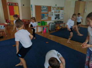 Ćwiczenia gimnastyczne w grupie IV